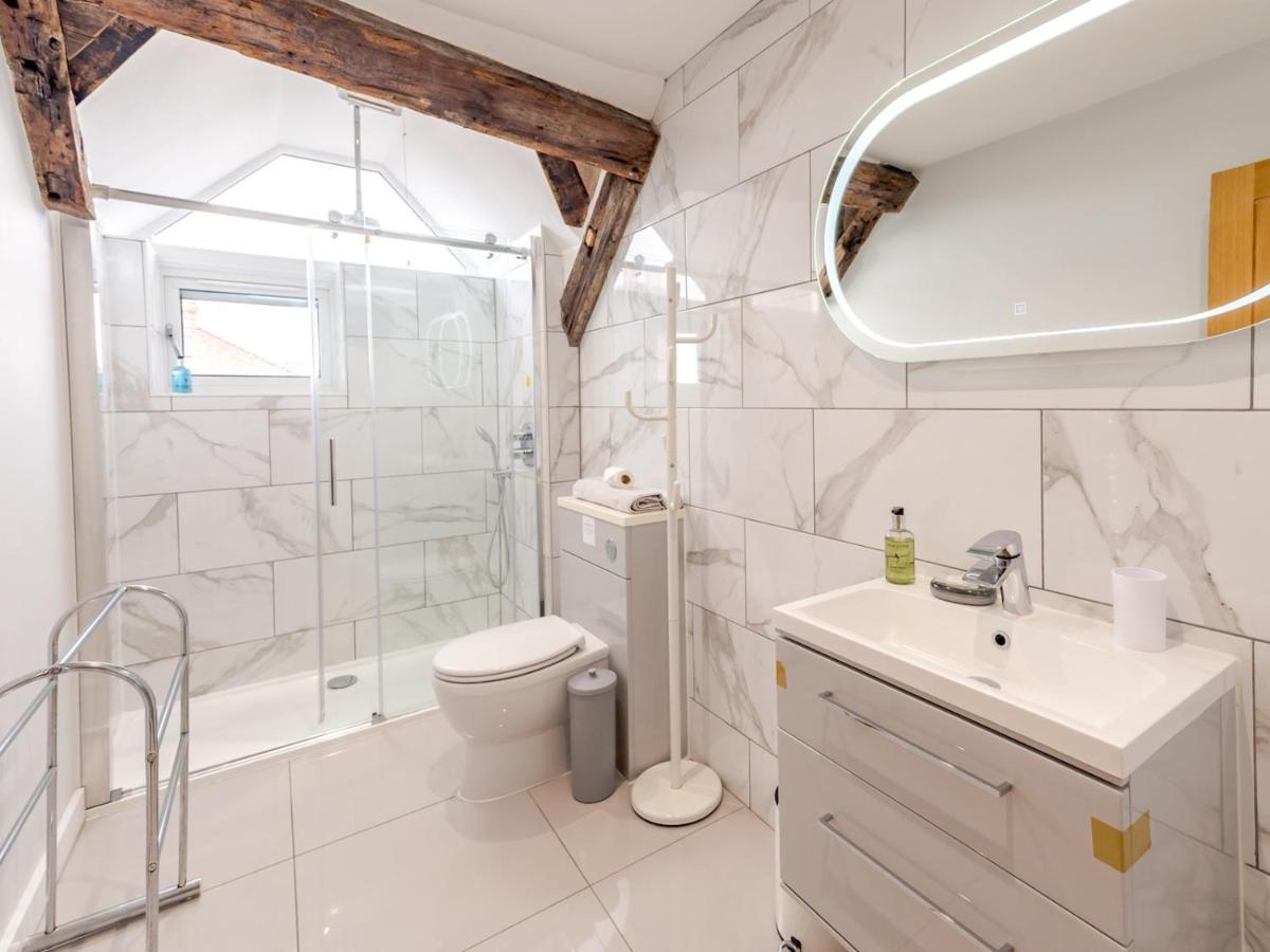 Pass The Keys 5C Charming Town Centre Apartment With Roof Top Views Шрусбери Экстерьер фото