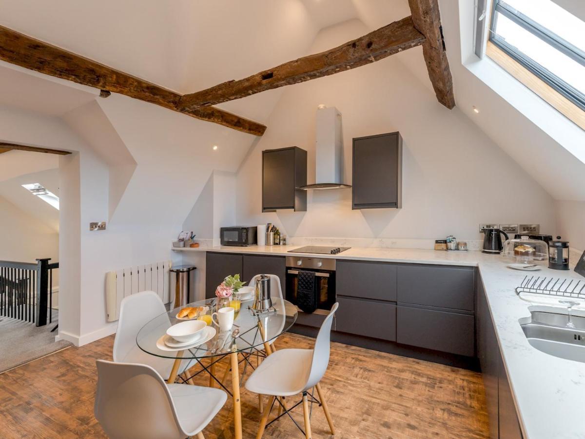 Pass The Keys 5C Charming Town Centre Apartment With Roof Top Views Шрусбери Экстерьер фото